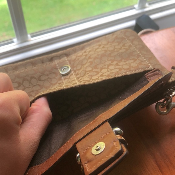 Coach wristlet - Picture 3 of 4